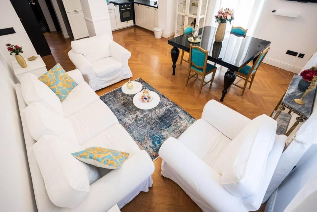 Luxurious Apartment Bella Lux In City Center With Free Parking Included! สปลิท ภายนอก รูปภาพ