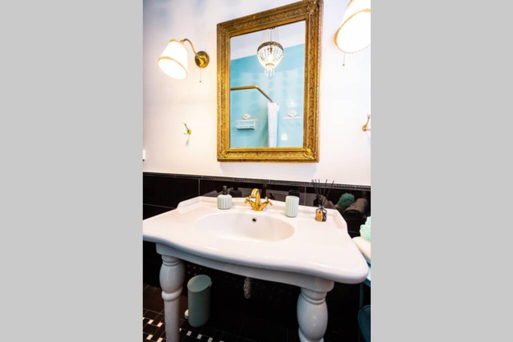 Luxurious Apartment Bella Lux In City Center With Free Parking Included! สปลิท ภายนอก รูปภาพ