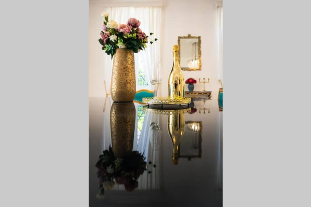 Luxurious Apartment Bella Lux In City Center With Free Parking Included! สปลิท ภายนอก รูปภาพ