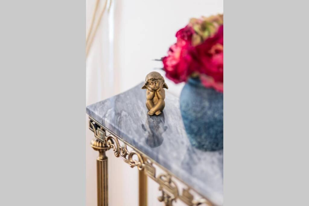 Luxurious Apartment Bella Lux In City Center With Free Parking Included! สปลิท ภายนอก รูปภาพ