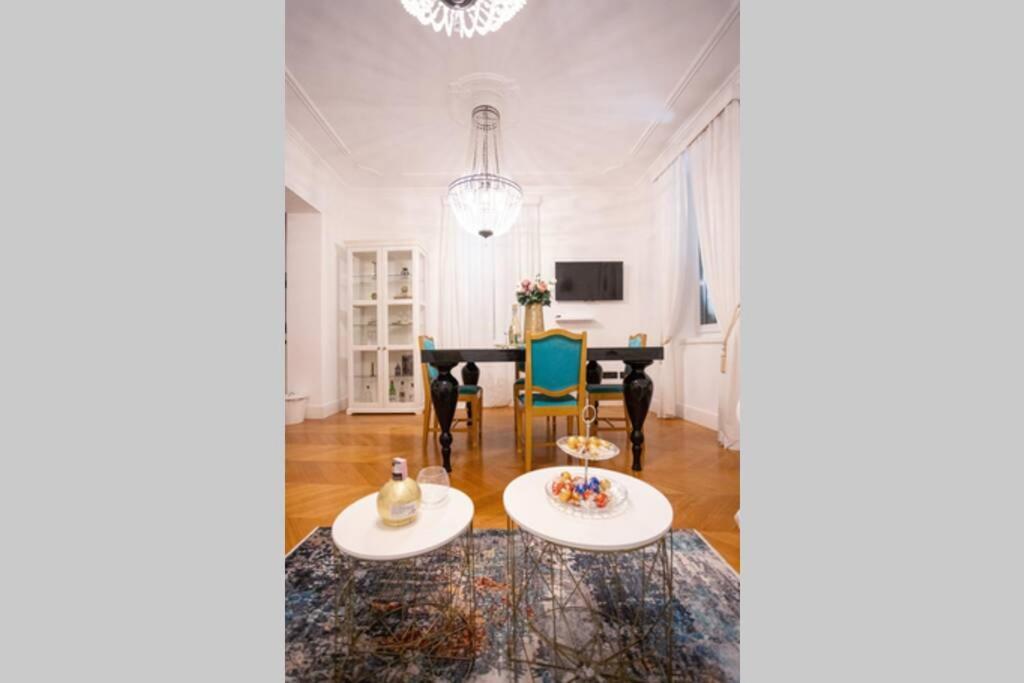 Luxurious Apartment Bella Lux In City Center With Free Parking Included! สปลิท ภายนอก รูปภาพ